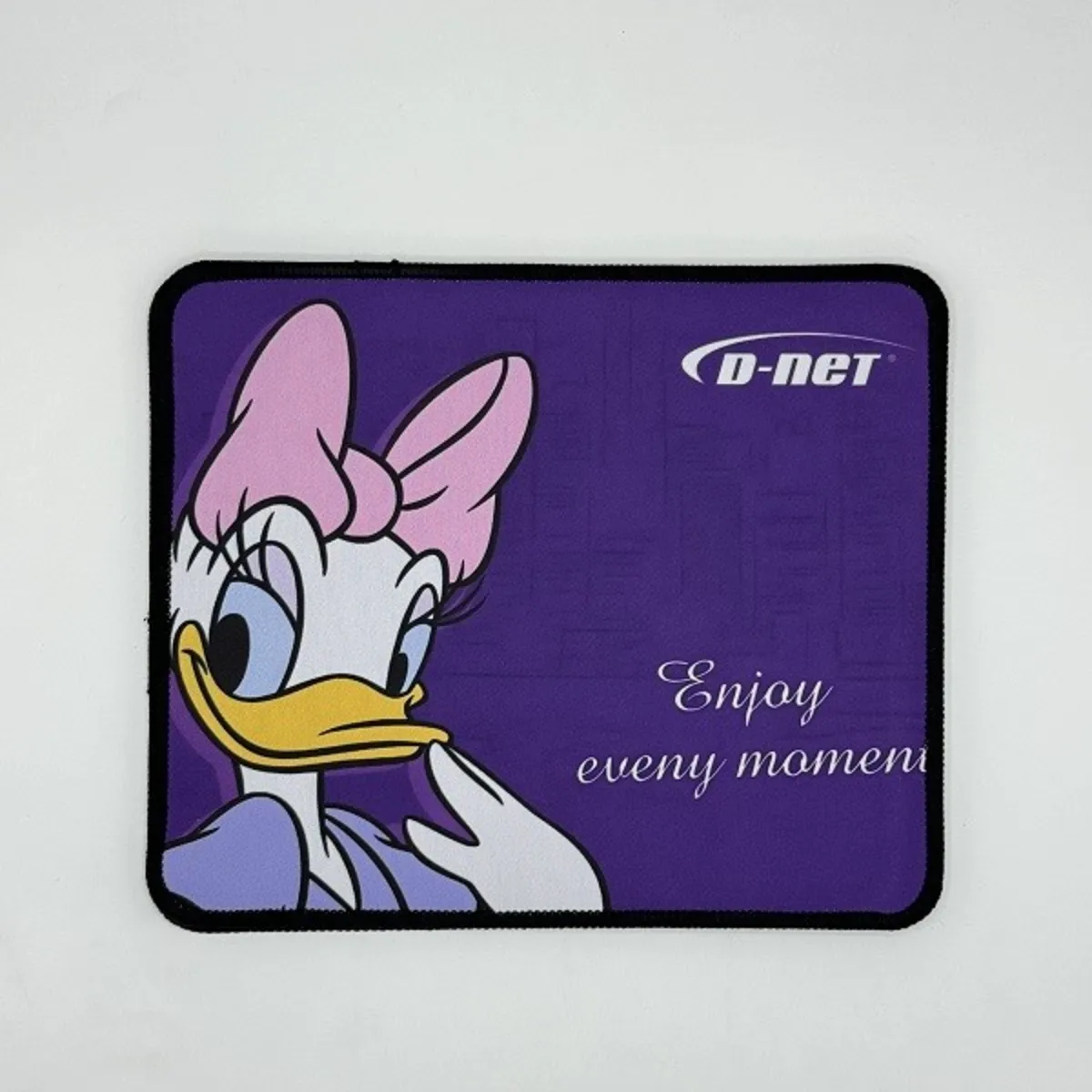 ماوس‌پد دی‌نت DT‑X18 با سطح نرم و لغزش عالی، مناسب برای دقت موس بالا در بازی و کار؛ پایه ضد لغزش و دوام بالا برای استفاده روزمره و گیمینگ.